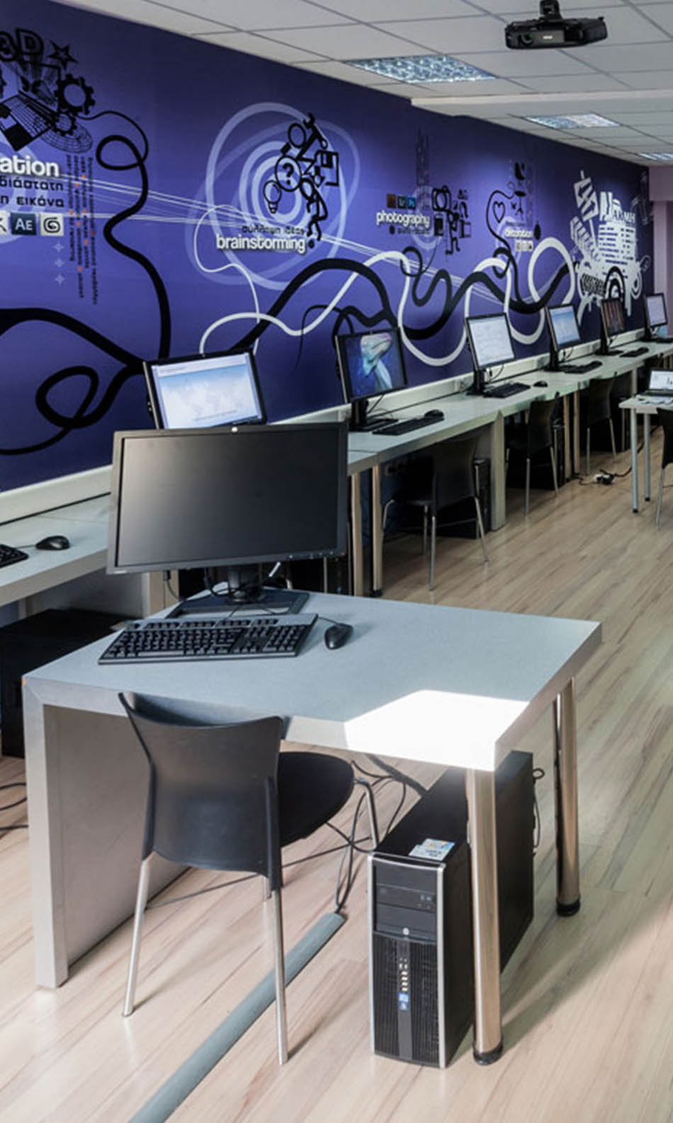 ΙΕΚ ΑΚΜΗ: Εργαστήριο Σχολής Web Design & Games Development