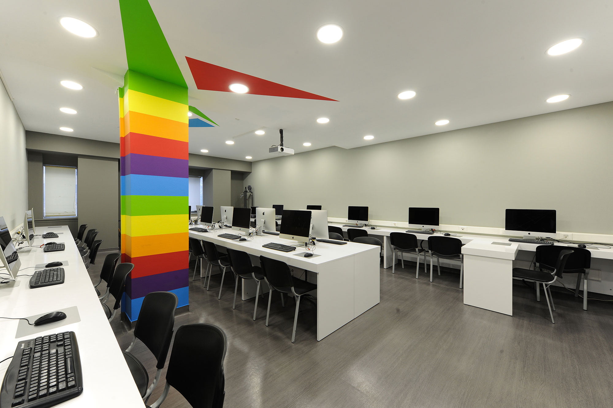 ΙΕΚ ΑΚΜΗ: Εργαστήριο Σχολής Web Design & Games Development