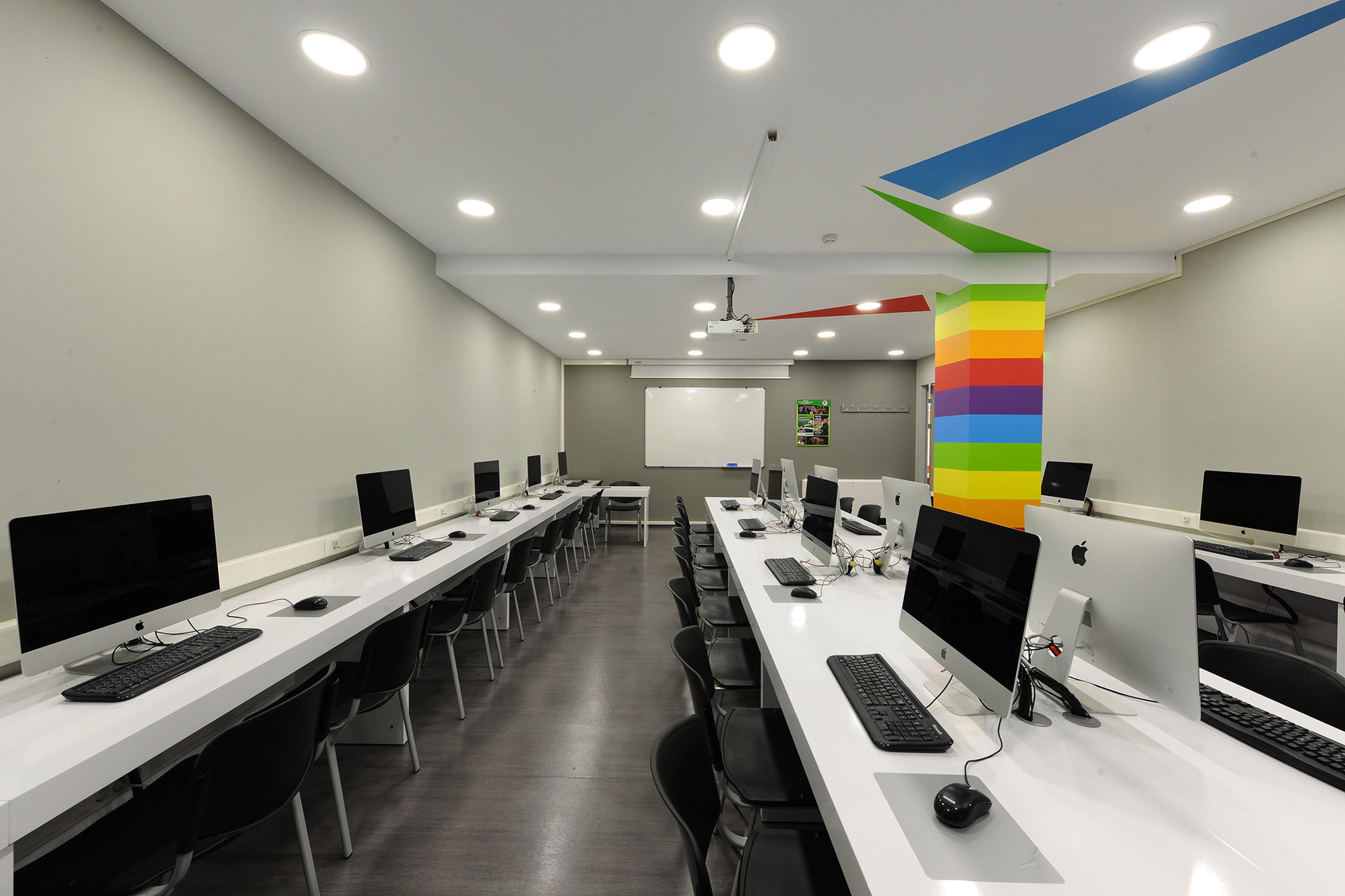 ΙΕΚ ΑΚΜΗ: Εργαστήριο Σχολής Web Design & Games Development