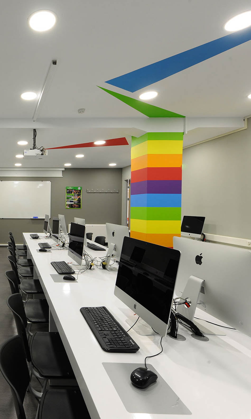 ΙΕΚ ΑΚΜΗ: Εργαστήριο Σχολής Web Design & Games Development